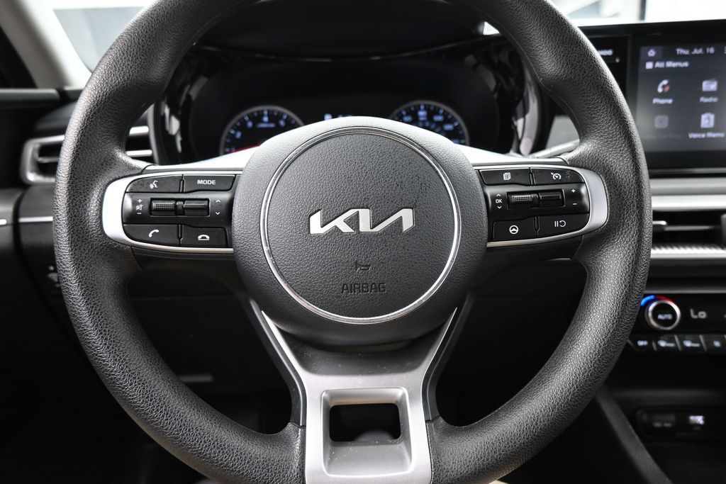 Used 2024 Everlasting Silver Kia LXS image 23