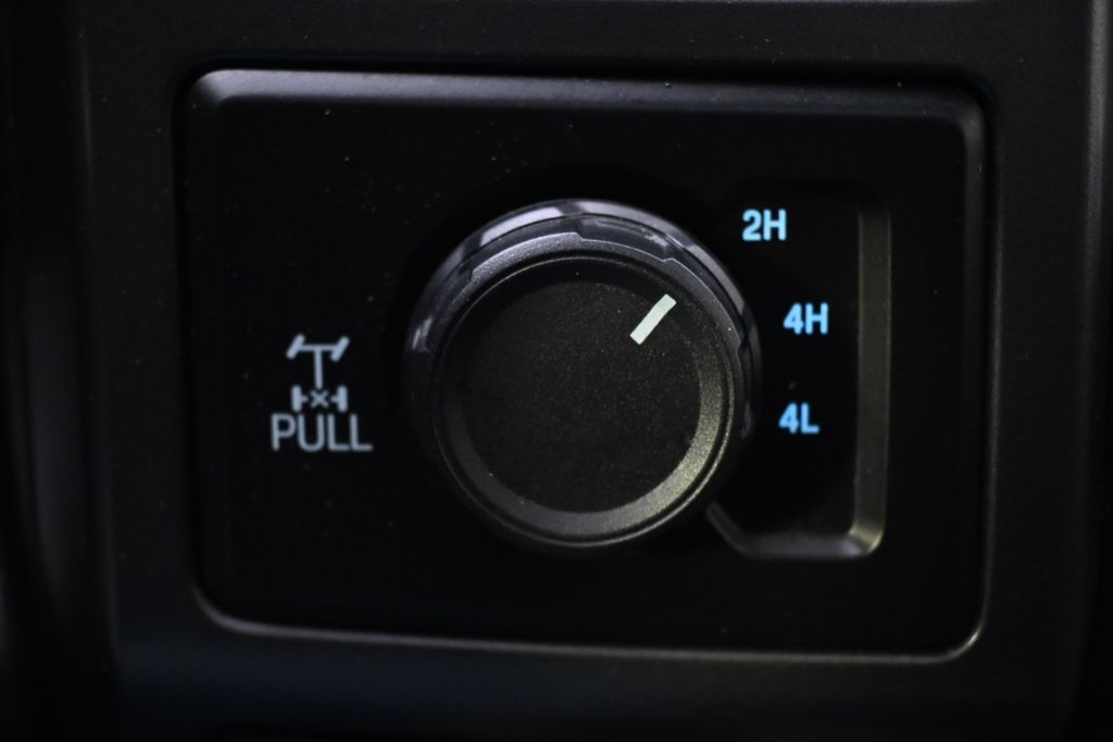 Used 2018 Silver Ford XLT image 34