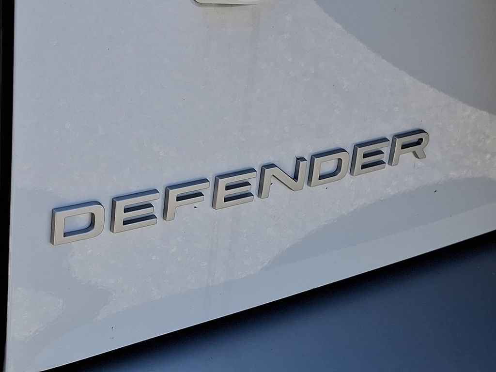 2025 Land Rover Defender 110 21