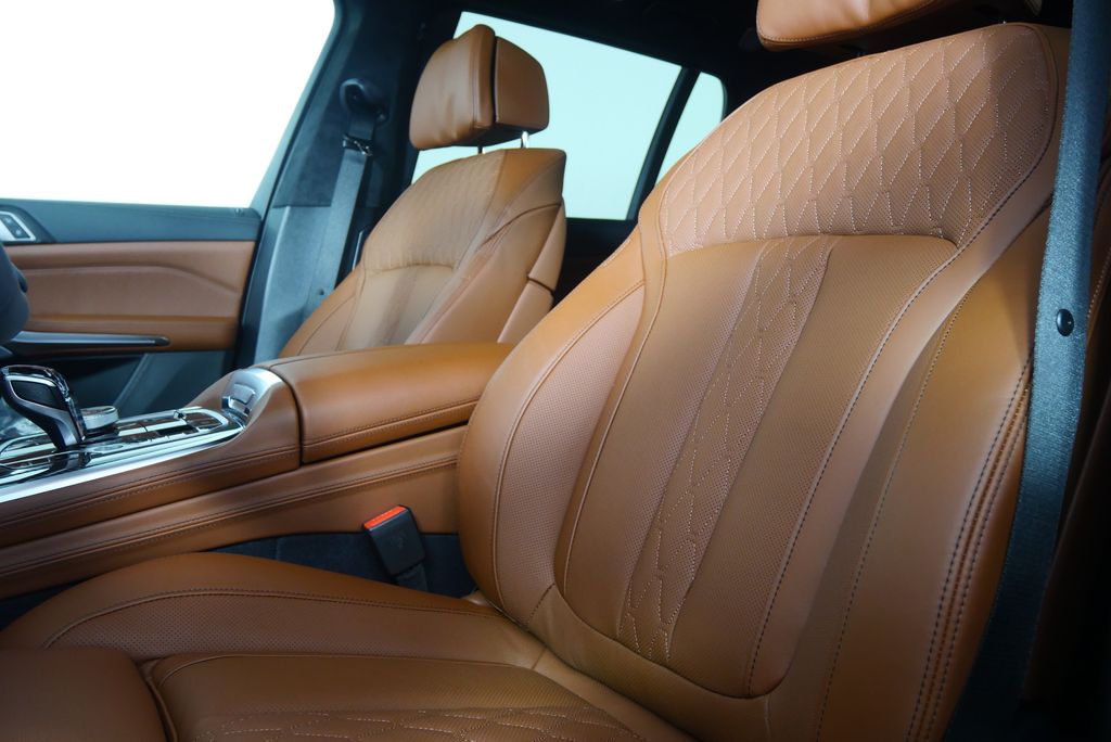 Thumbnail: 2026 BMW X7 - 12