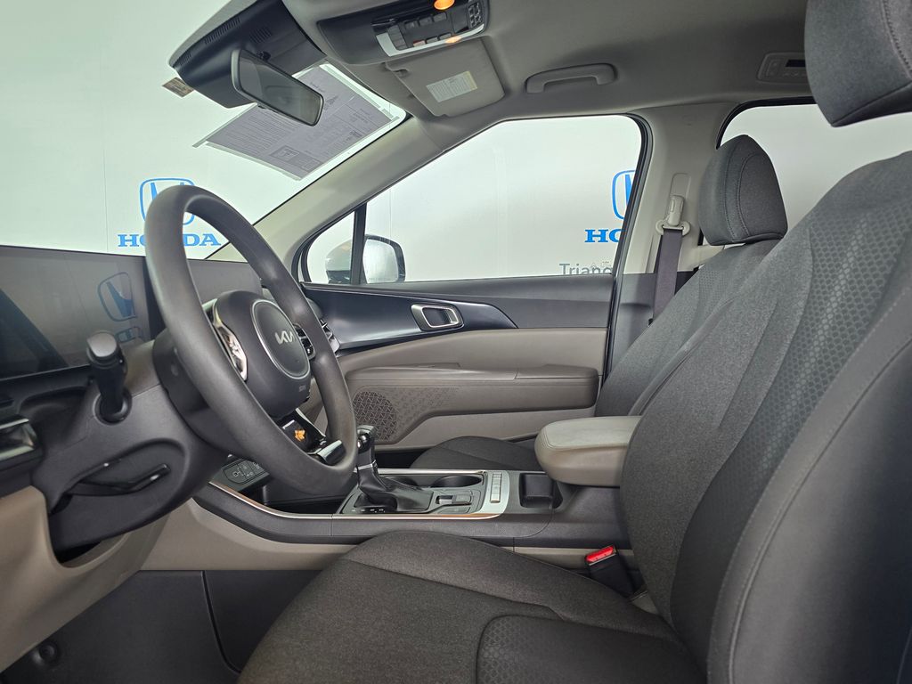 Thumbnail: 2025 Kia Carnival - 15