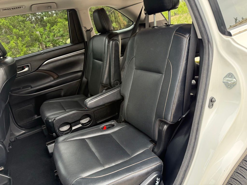 Thumbnail: 2018 Toyota Highlander - 23