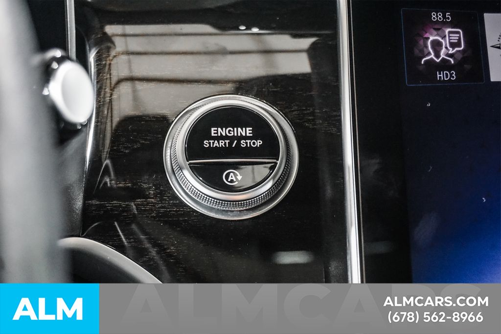 Used 2025 White Mercedes-Benz GLC 300 image 21