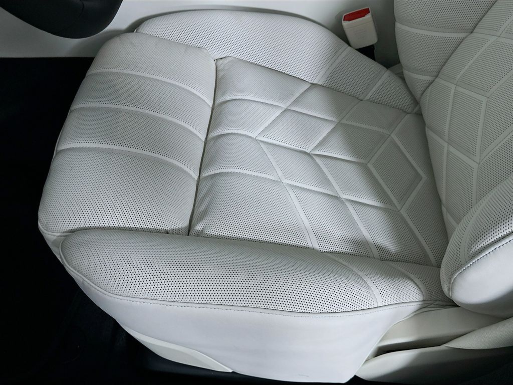 Thumbnail: 2025 BMW 7 Series - 21