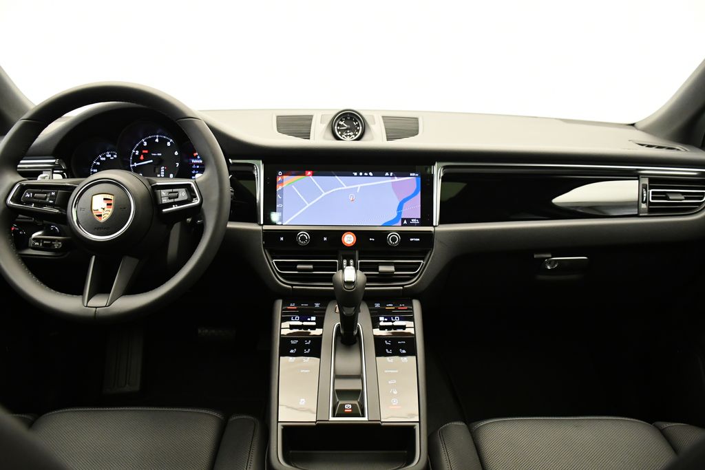 Thumbnail: 2025 Porsche Macan - 22