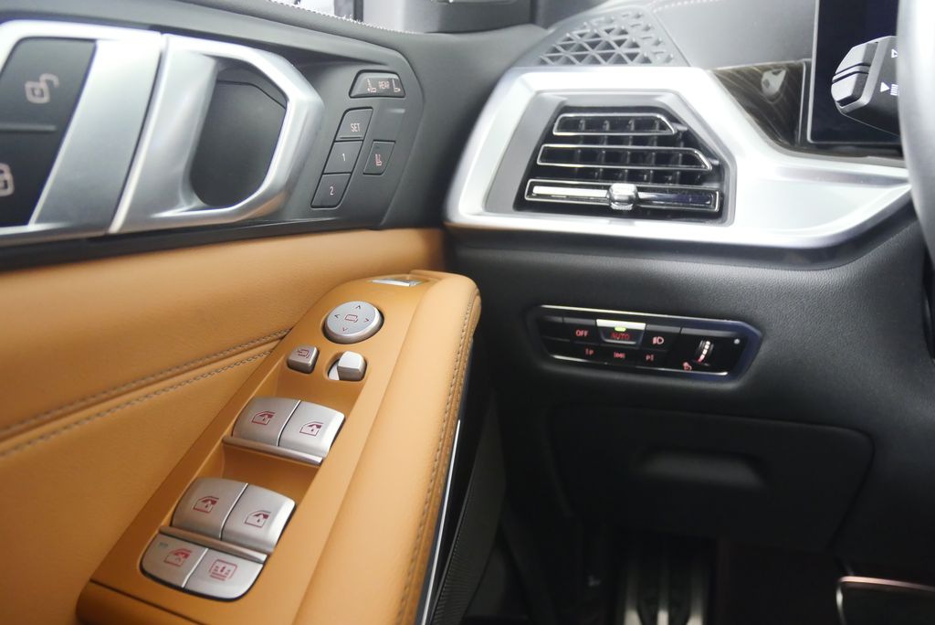 Thumbnail: 2023 BMW X7 - 22
