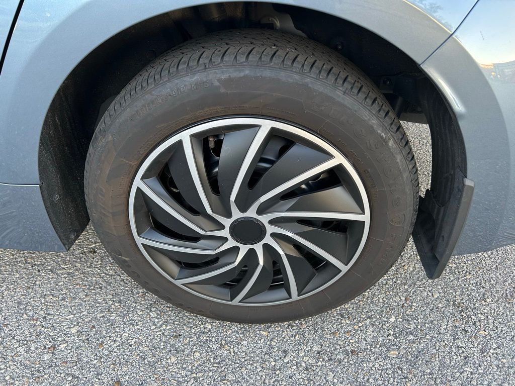 Thumbnail: 2025 Toyota Corolla - 9