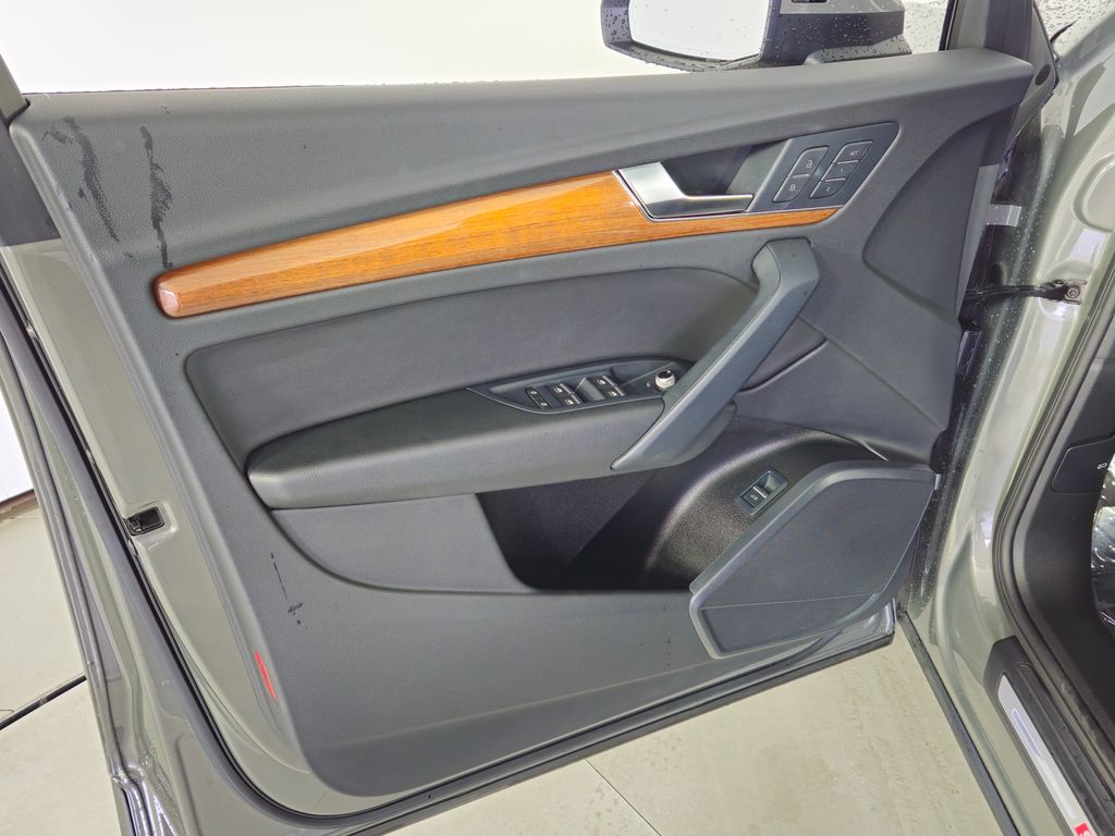 Thumbnail: 2023 Audi Q5 - 11