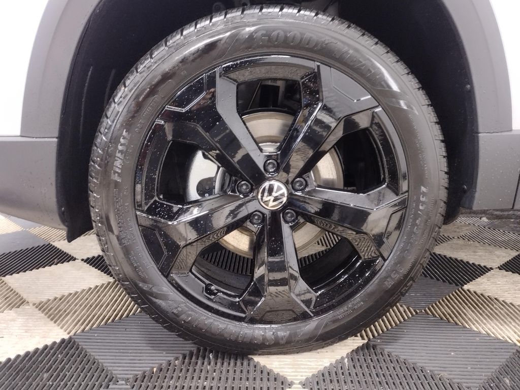 2025 Volkswagen Taos 1.5T SE Black