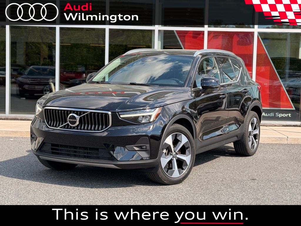  2023 Volvo XC40 B5 Plus Bright Theme AWD   