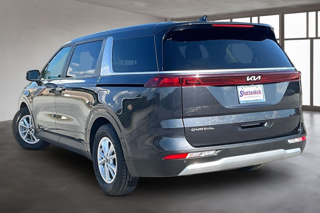 Used 2024 Kia Carnival Van