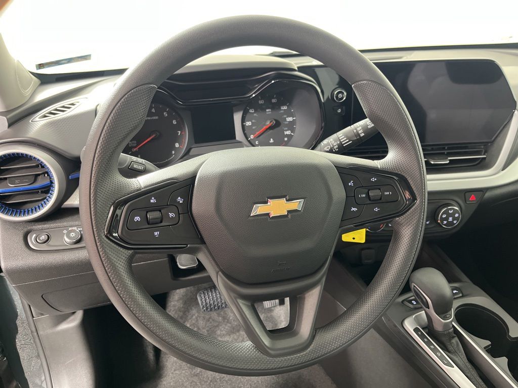 Thumbnail: 2025 Chevrolet Trax - 23