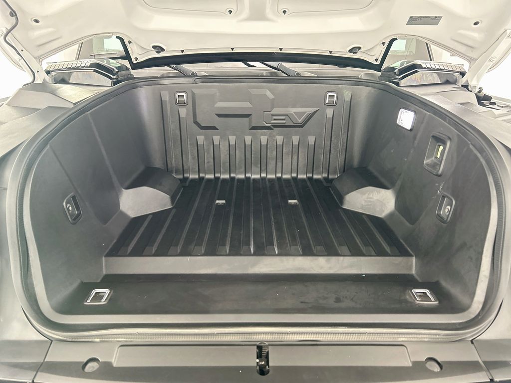 Used 2023 White GMC Edition 1 image 28