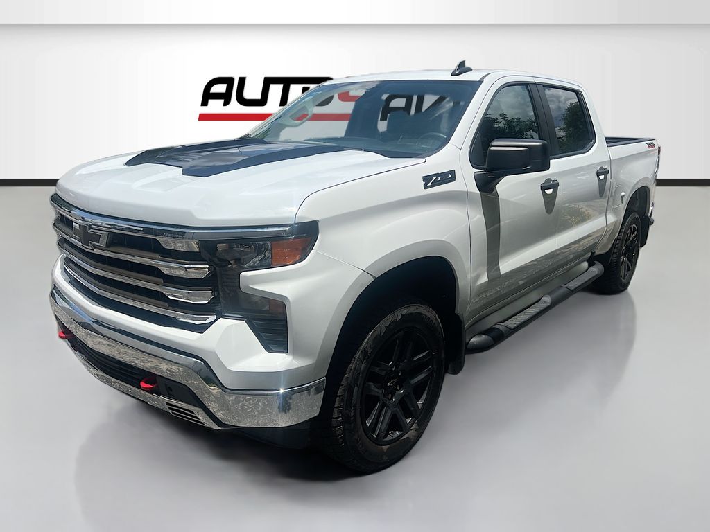Used 2023 White Chevrolet Custom Trail Boss image 3