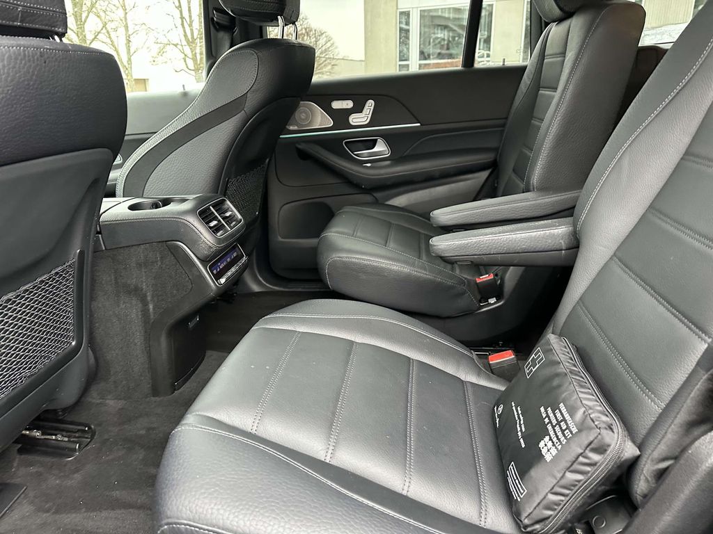 2021 Mercedes-Benz GLS 450 4MATIC 25