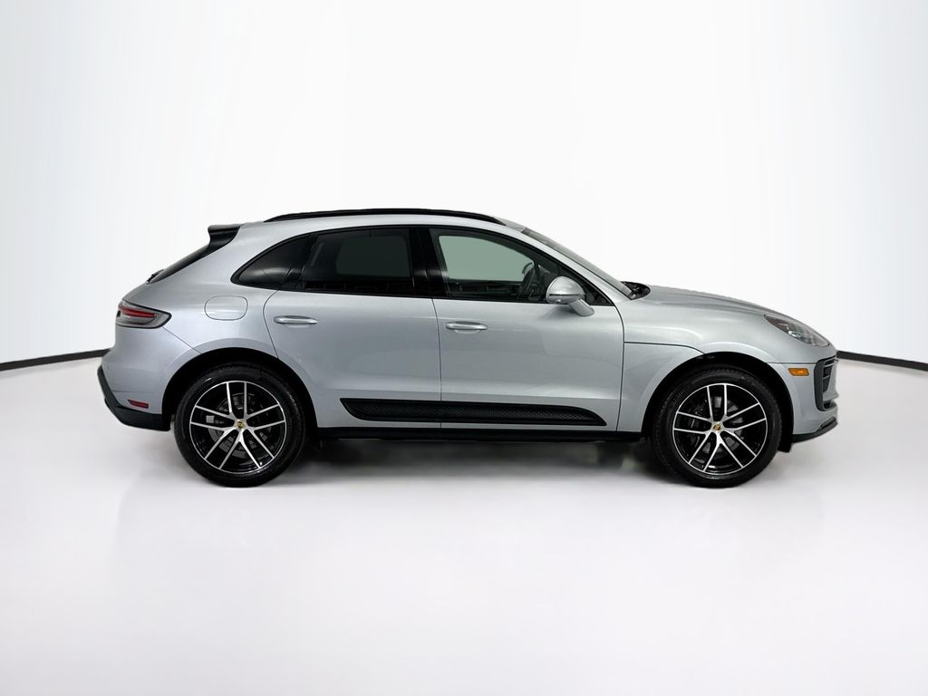 Thumbnail: 2025 Porsche Macan - 8