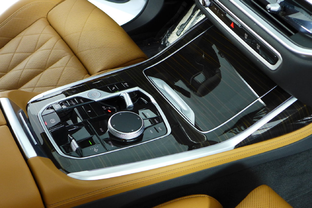 Thumbnail: 2024 BMW X7 - 15