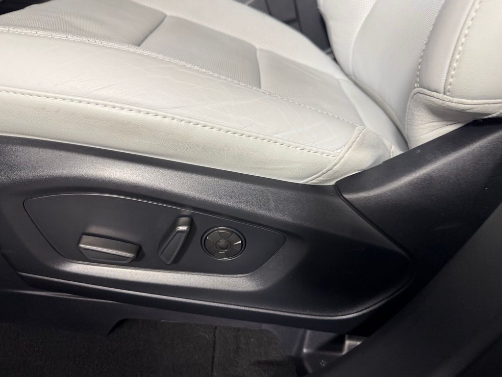 Used 2025 Black Metallic Ford Platinum image 23