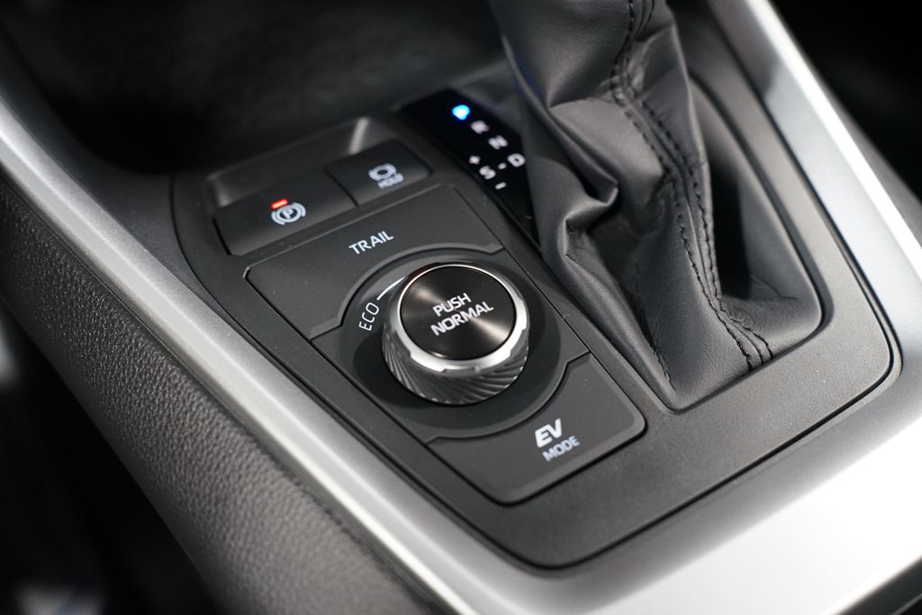 Thumbnail: 2025 Toyota RAV4 - 22