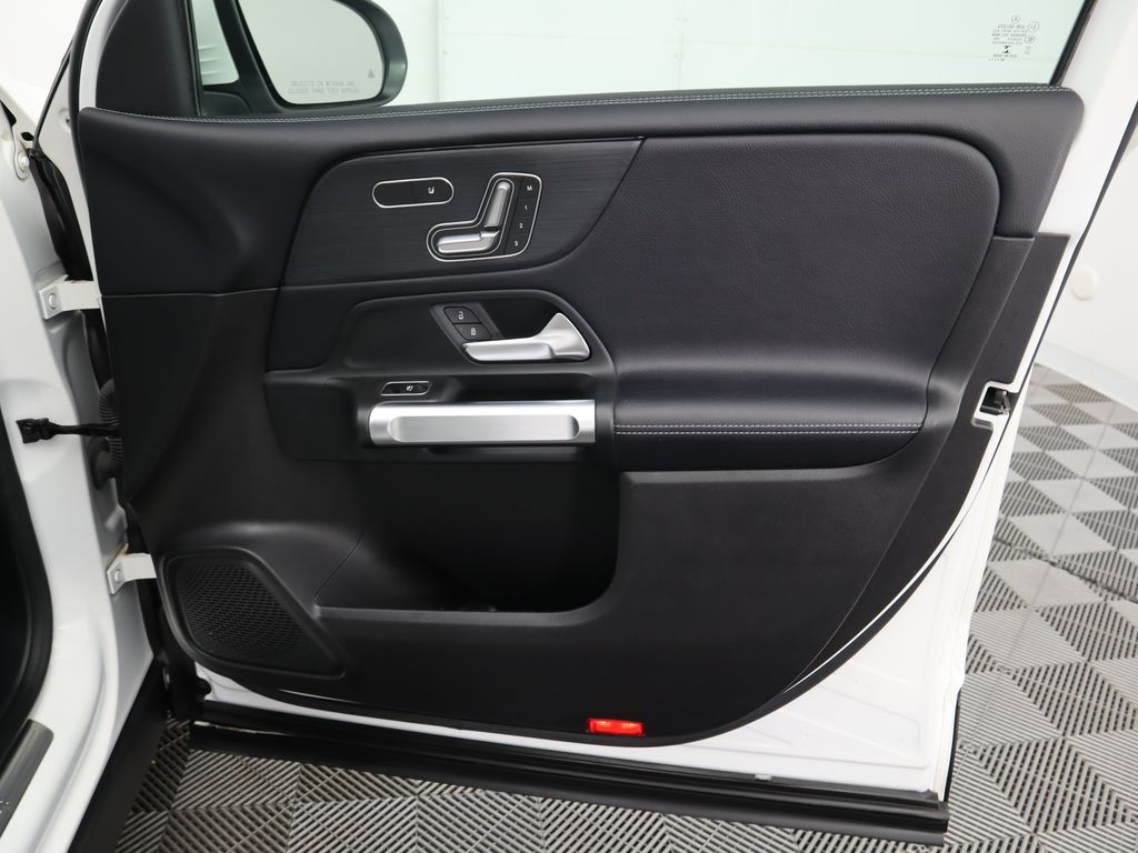 2020 Mercedes-Benz GLB 250 25