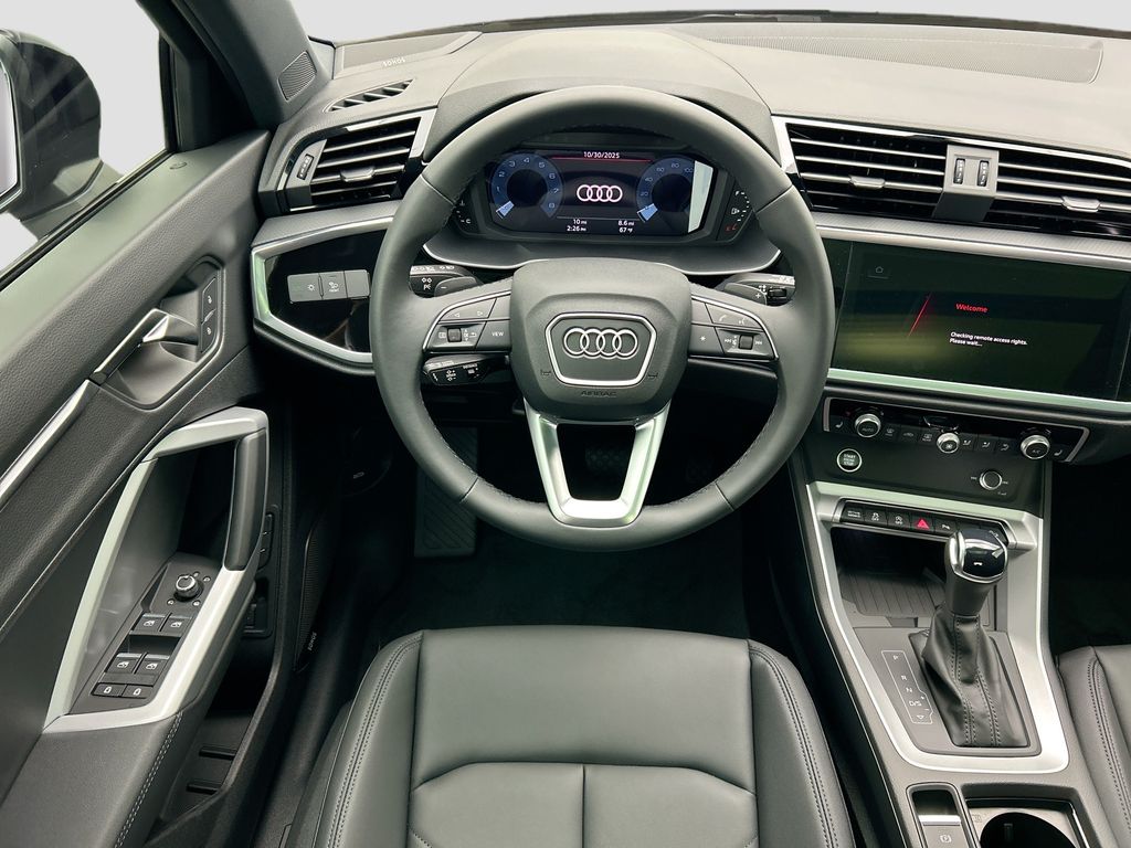 Thumbnail: 2025 Audi Q3 - 10