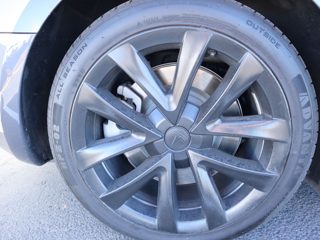 Thumbnail: 2022 Tesla Model 3 - 15