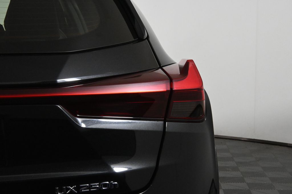 Thumbnail: 2022 Lexus UX - 13