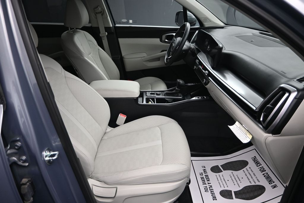 2025 Everlasting Silver Kia Sorento S AWD SUV