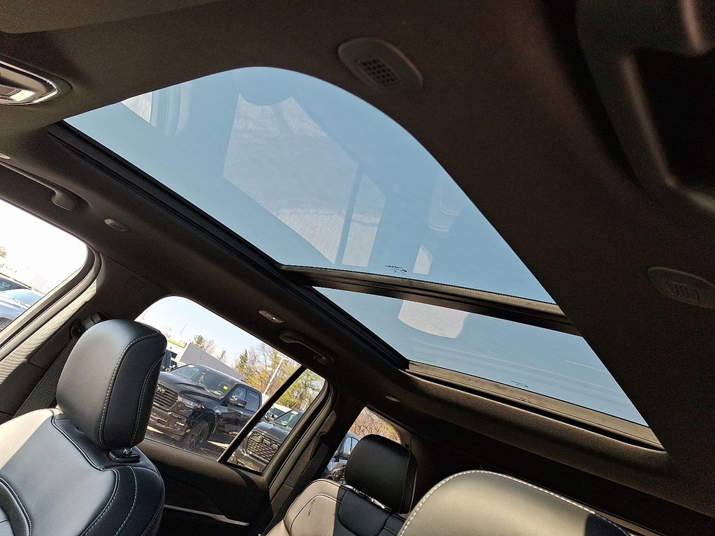 2026 Jeep Grand Cherokee — photo 10