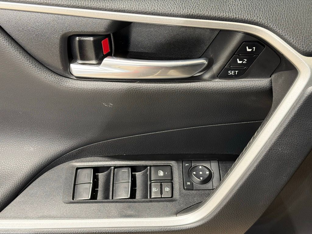 Thumbnail: 2023 Toyota RAV4 - 16