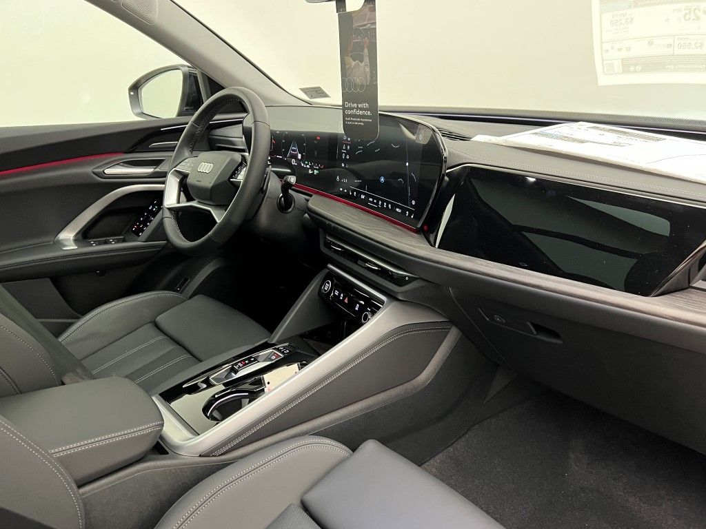 Thumbnail: 2025 Audi Q5 - 16