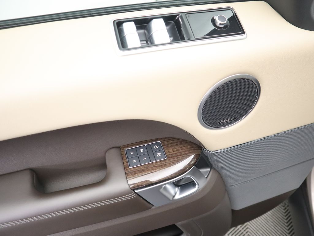 Thumbnail: 2022 Land Rover Range Rover Sport - 24