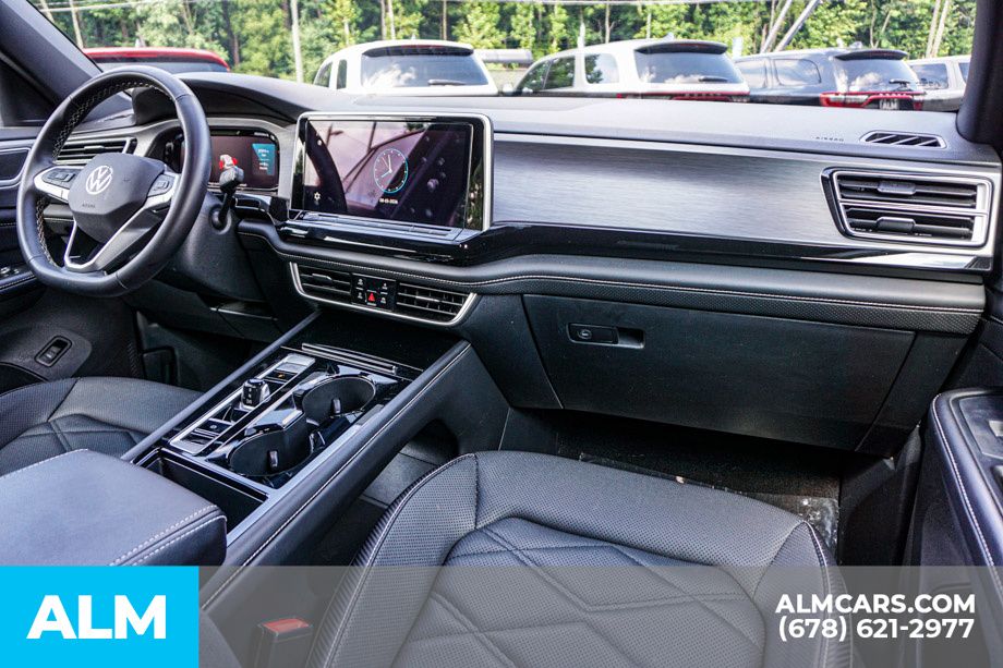 Used 2025 Black Volkswagen 2.0T SE w/Technology image 24
