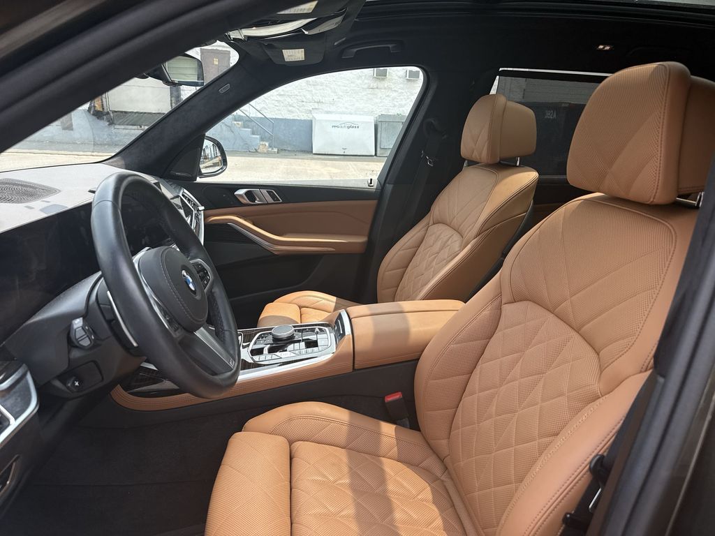 Thumbnail: 2025 BMW X7 - 10