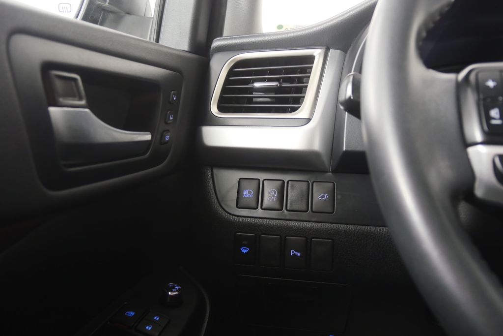Thumbnail: 2019 Toyota Highlander - 21