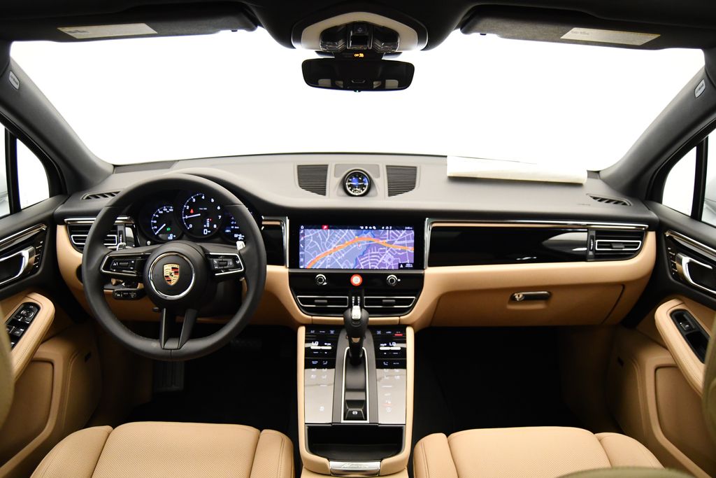 2024 Porsche Macan T 18