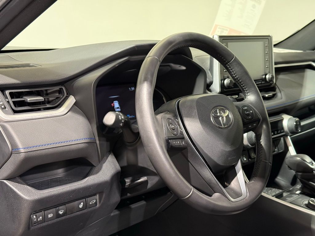 Thumbnail: 2019 Toyota RAV4 - 17