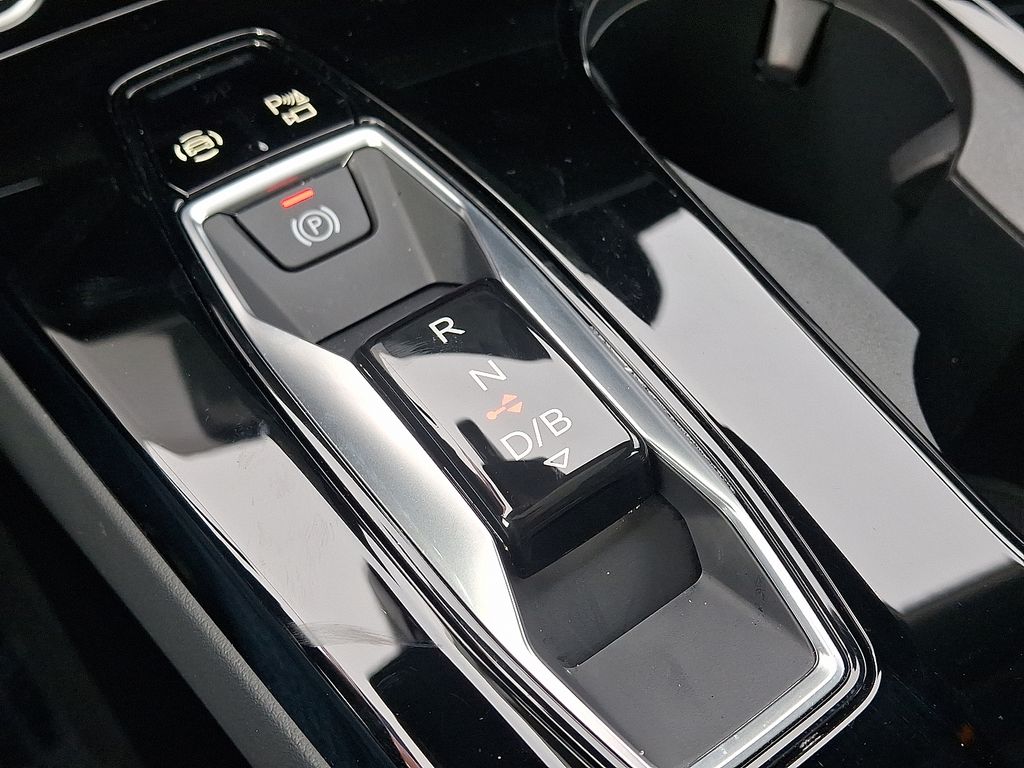 Thumbnail: 2025 Audi e-tron S - 15