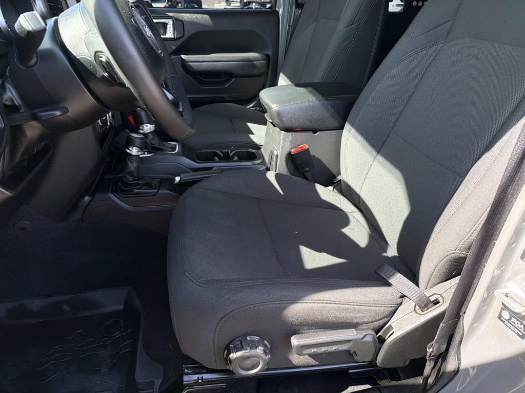 Used 2023 Jeep Gladiator Willys 4D Crew Cab