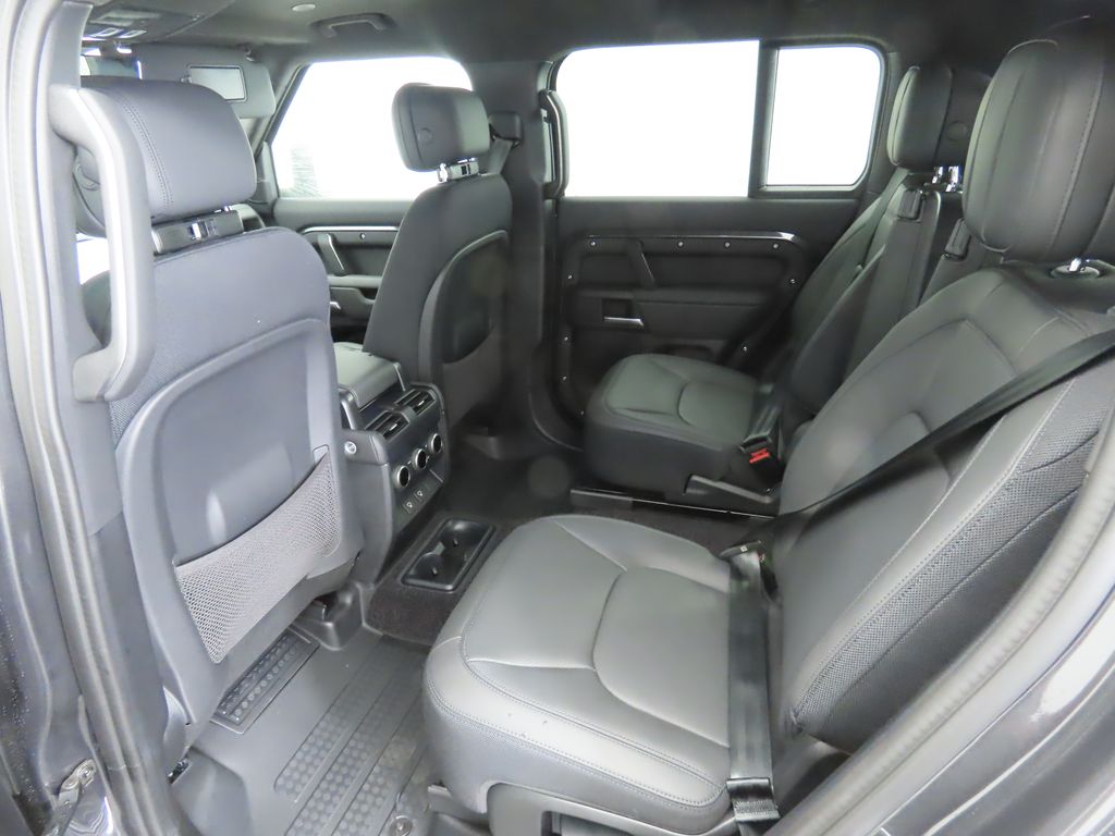 2025 Land Rover Defender 130 23