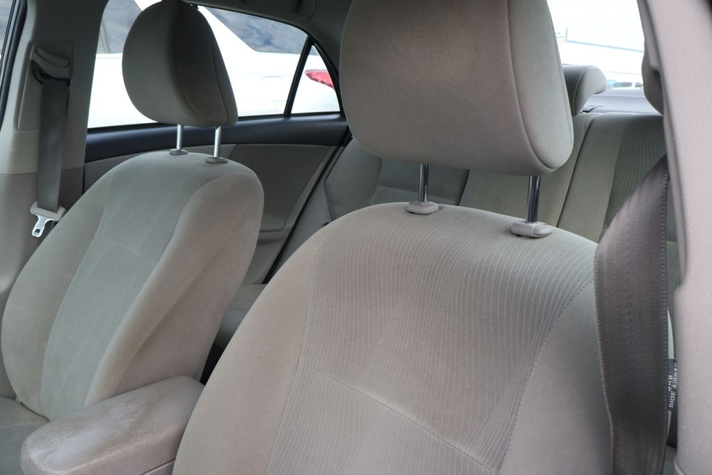 Thumbnail: 2011 Toyota Corolla - 9