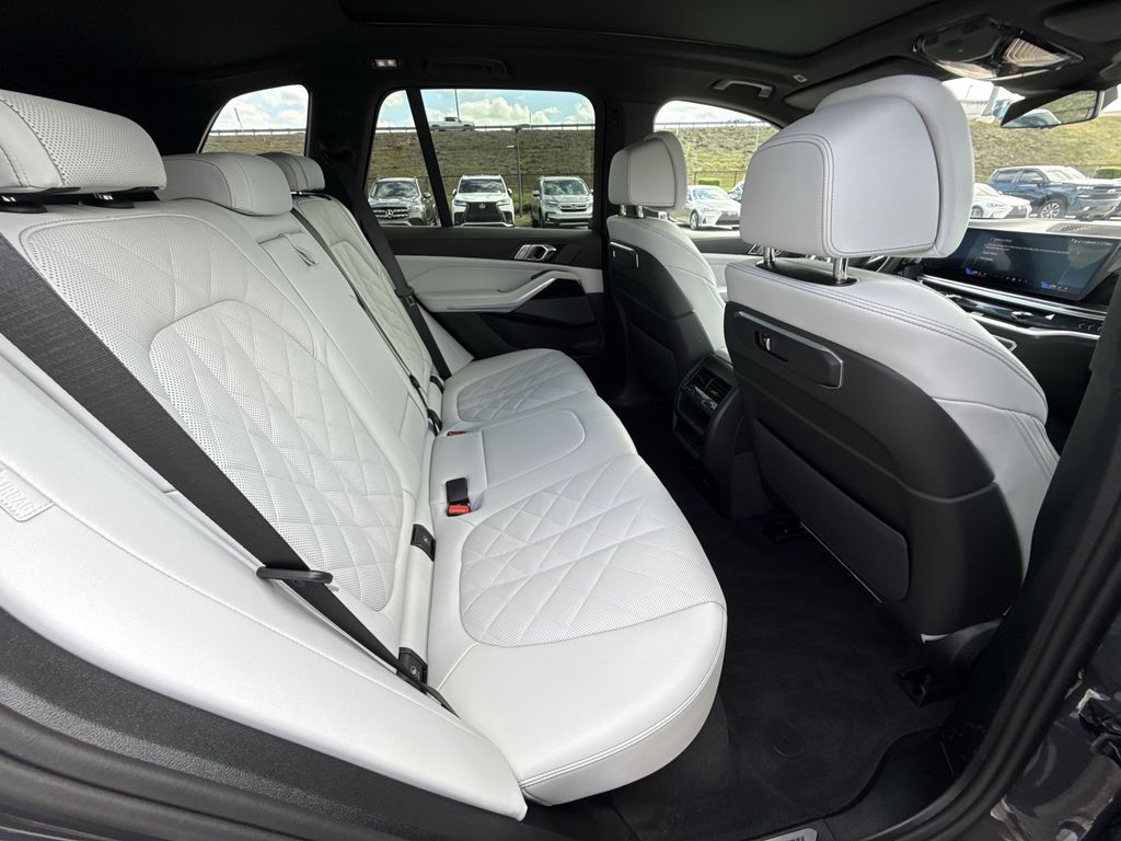 Thumbnail: 2026 BMW X5 - 17