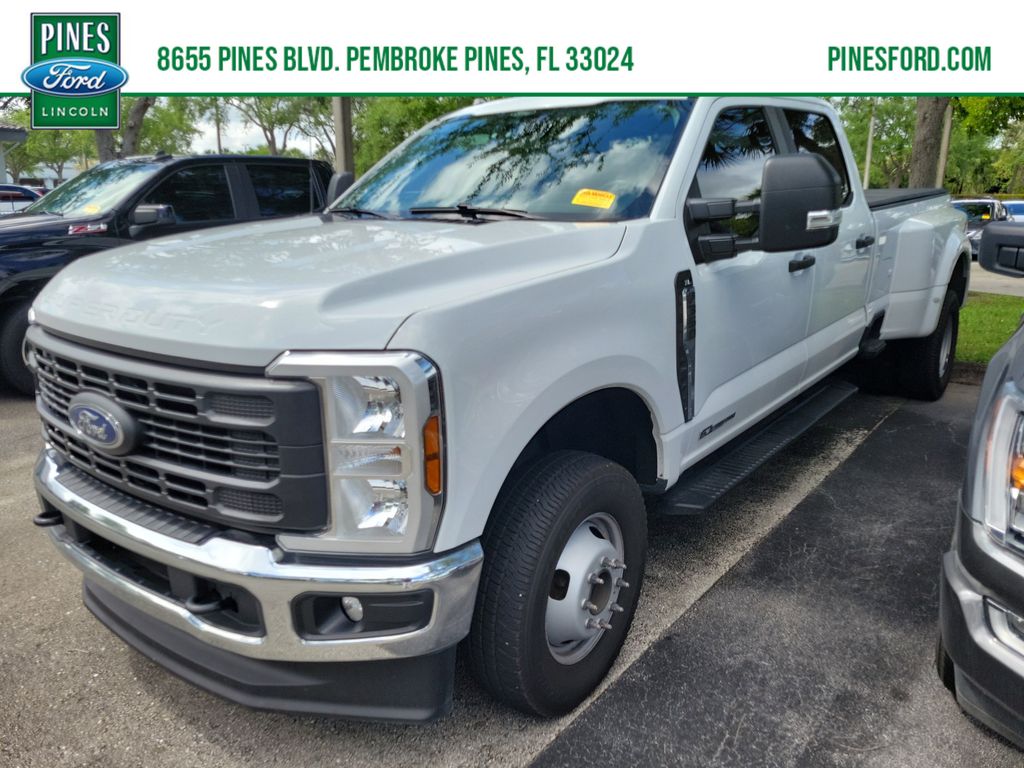 Oxford White 2024 Ford F-350 Super Duty XL Crew Cab LB DRW 4WD Pickup Truck Four-Wheel Drive Automatic