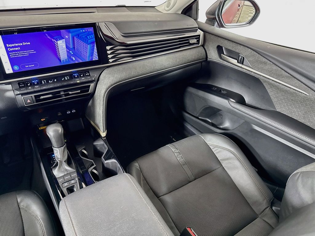 Thumbnail: 2025 Toyota Camry - 25