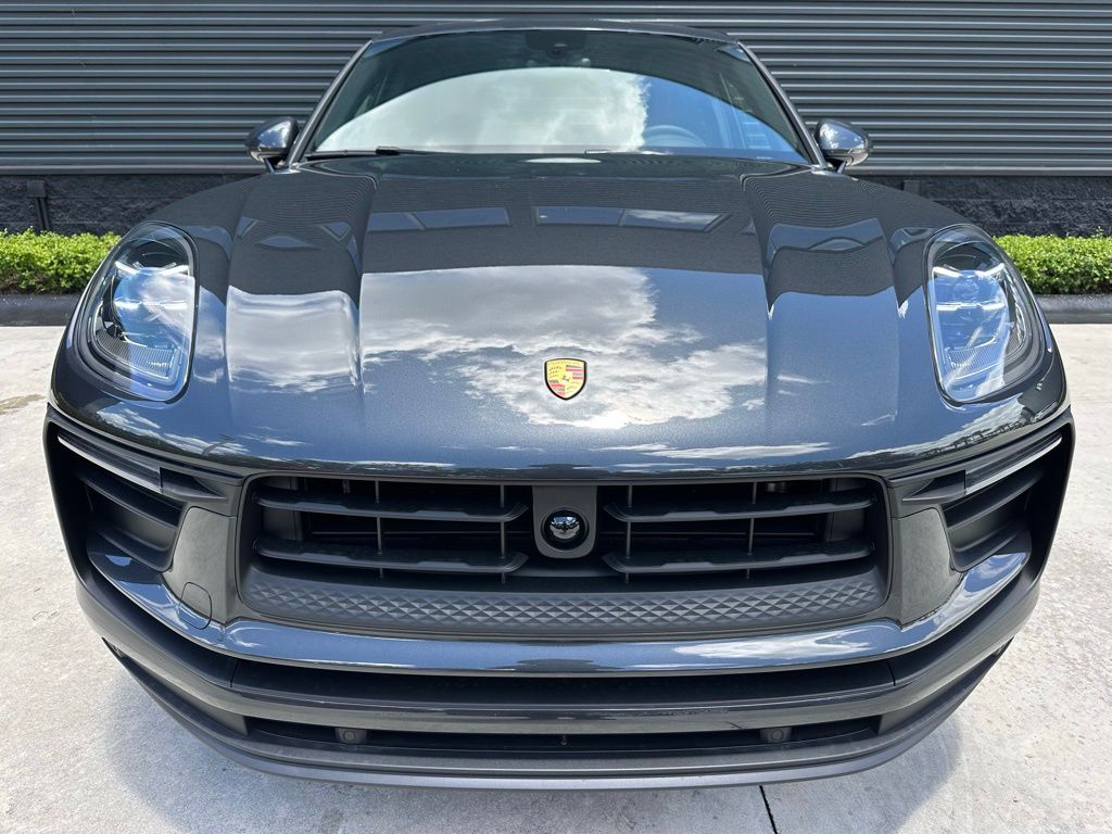 Thumbnail: 2026 Porsche Macan - 7