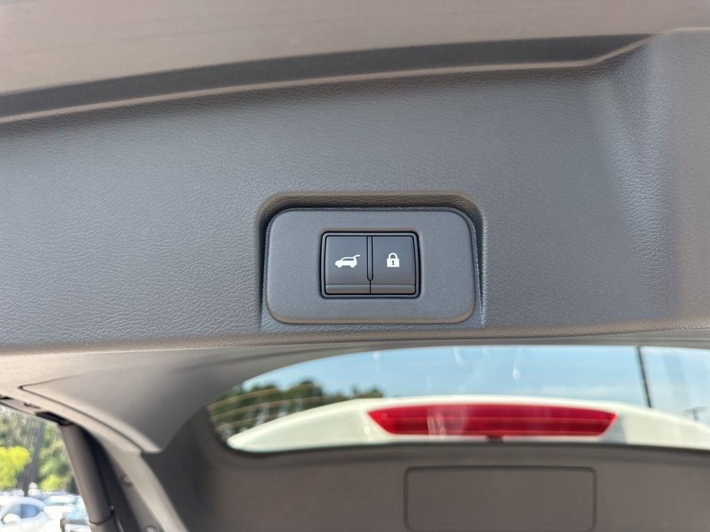 2025 Everest White Pearl Nissan Rogue SV FWD SUV