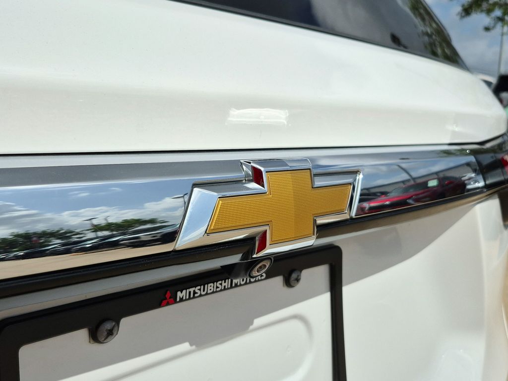 2023 Chevrolet Traverse LT - 11