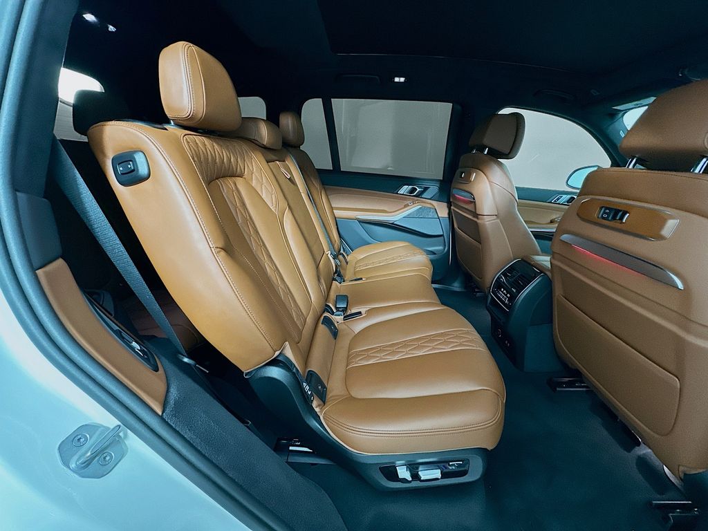 Thumbnail: 2025 BMW X7 - 29