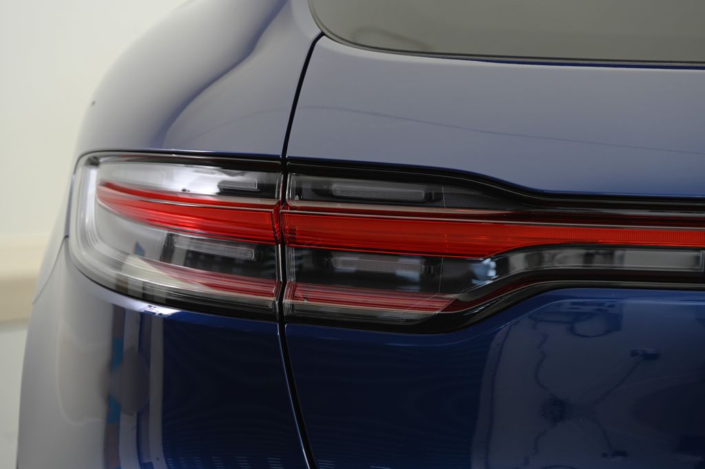 Thumbnail: 2025 Porsche Macan - 13