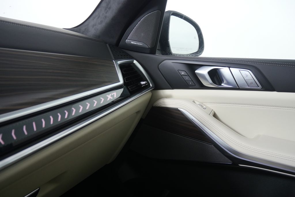 Thumbnail: 2026 BMW X7 - 29